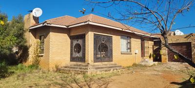House For Sale in Mondeor, Johannesburg