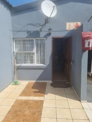Townhouse For Sale in Naturena Ext 19, Johannesburg